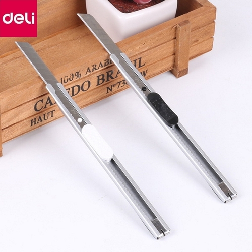 Нож канцелярский  металл.   0.4×9×80мм（deli）/金属美工刀