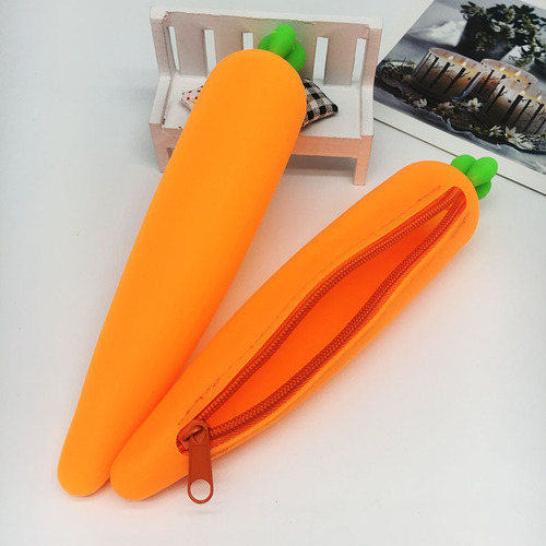 Пенал силиконовый （22×5см）/硅胶胡萝卜笔袋